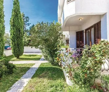 Apartments Jadranovo 公寓 *