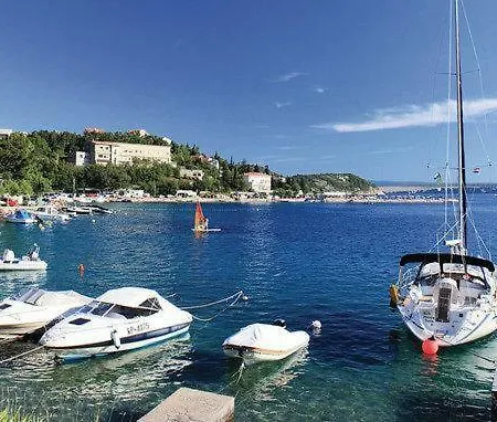 Apartments Jadranovo 公寓