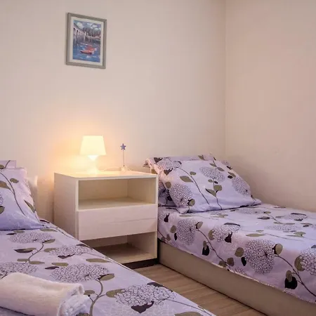 公寓 Apartments Jadranovo 卓得诺沃