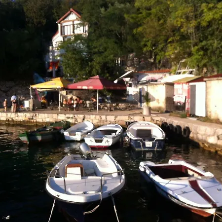 Apartments Jadranovo 公寓