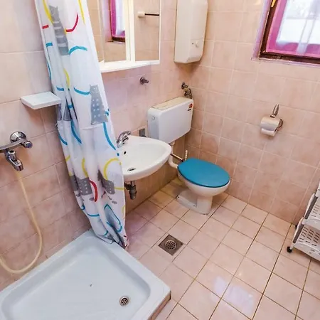 Apartments Jadranovo 公寓 *