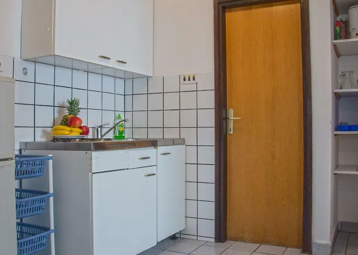 Apartments Jadranovo דירה *