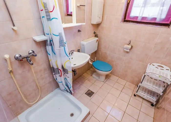 Apartments Jadranovo דירה *